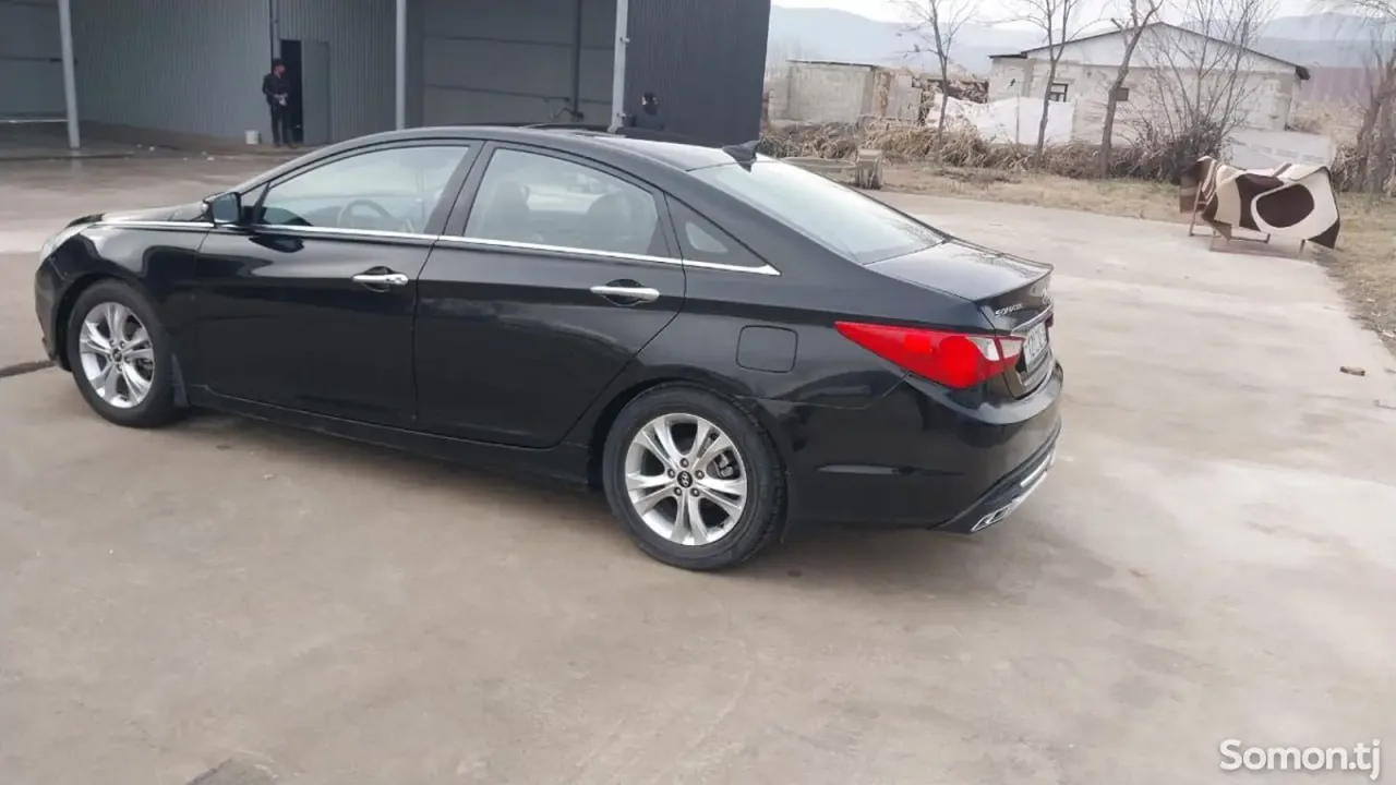 Hyundai Sonata 2011 · 2.0 AT