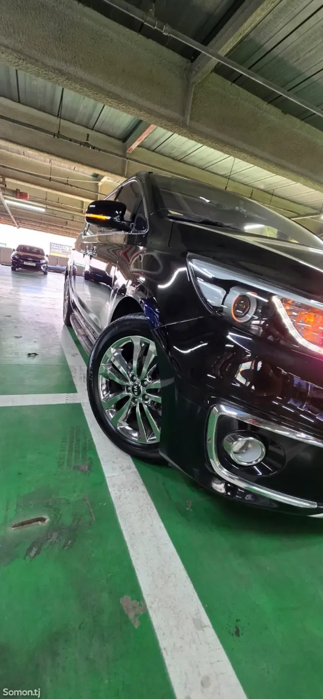 Kia Carnival 2015 · 2.2 AT