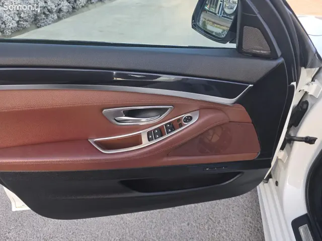 BMW 5 series 2015 · 3.0 AT