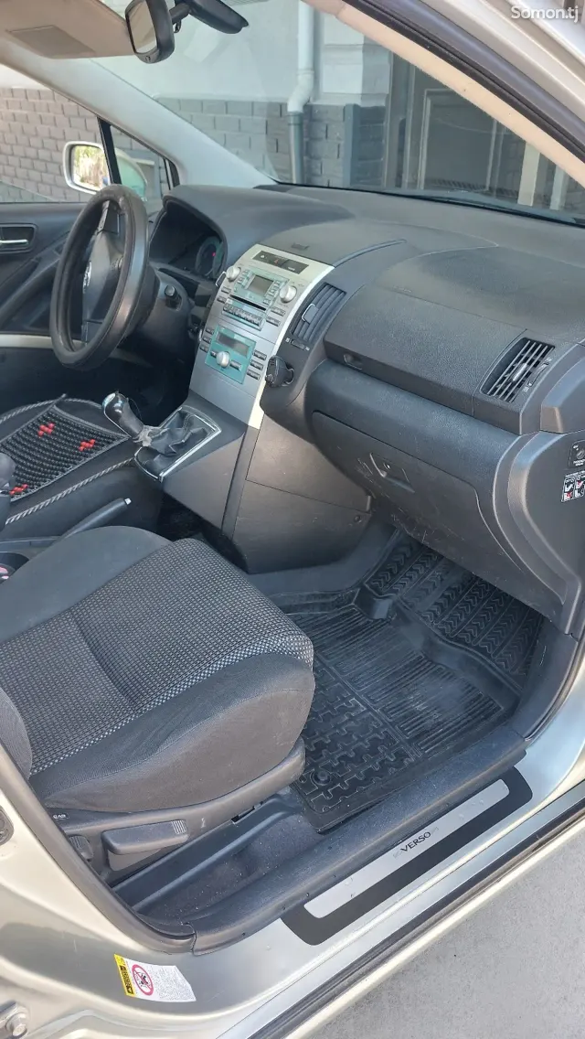 Toyota Corolla Verso 2008 · 2.2 MT