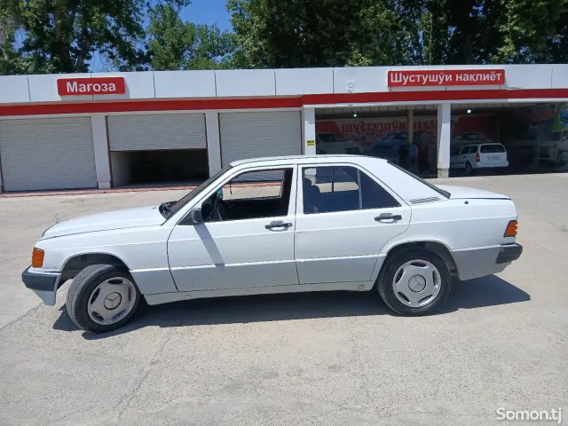 Mercedes-Benz W201 1989 · 2.0 MT