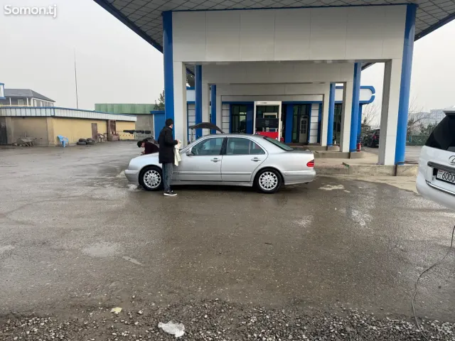 Mercedes-Benz E class 2001 · 2.0 AT