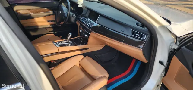 BMW 7 series 2014 · 4.0 AT