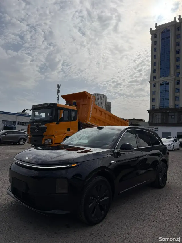 Li Auto (Lixiang) L6 2025 · AT