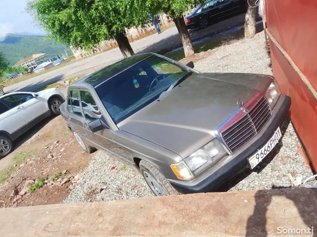 Mercedes-Benz W201 1990 · 1.8 MT