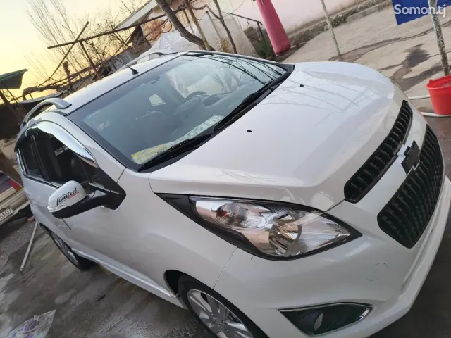 Chevrolet Spark 2014 · 1.1 AT
