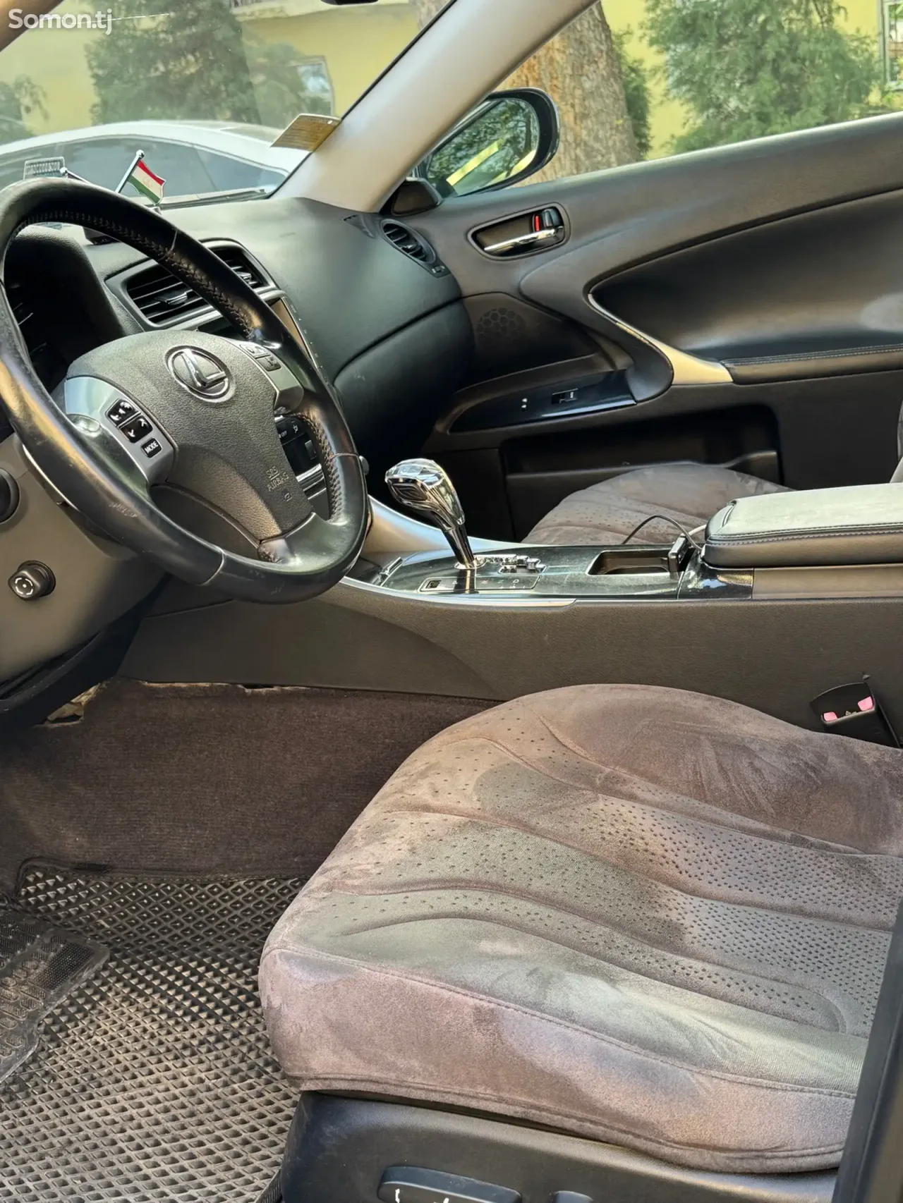 Lexus IS series 2010 · 2.5 AT
