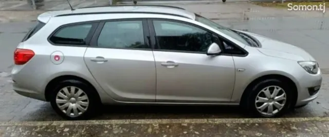Opel Astra J 2014 · 1.6 MT