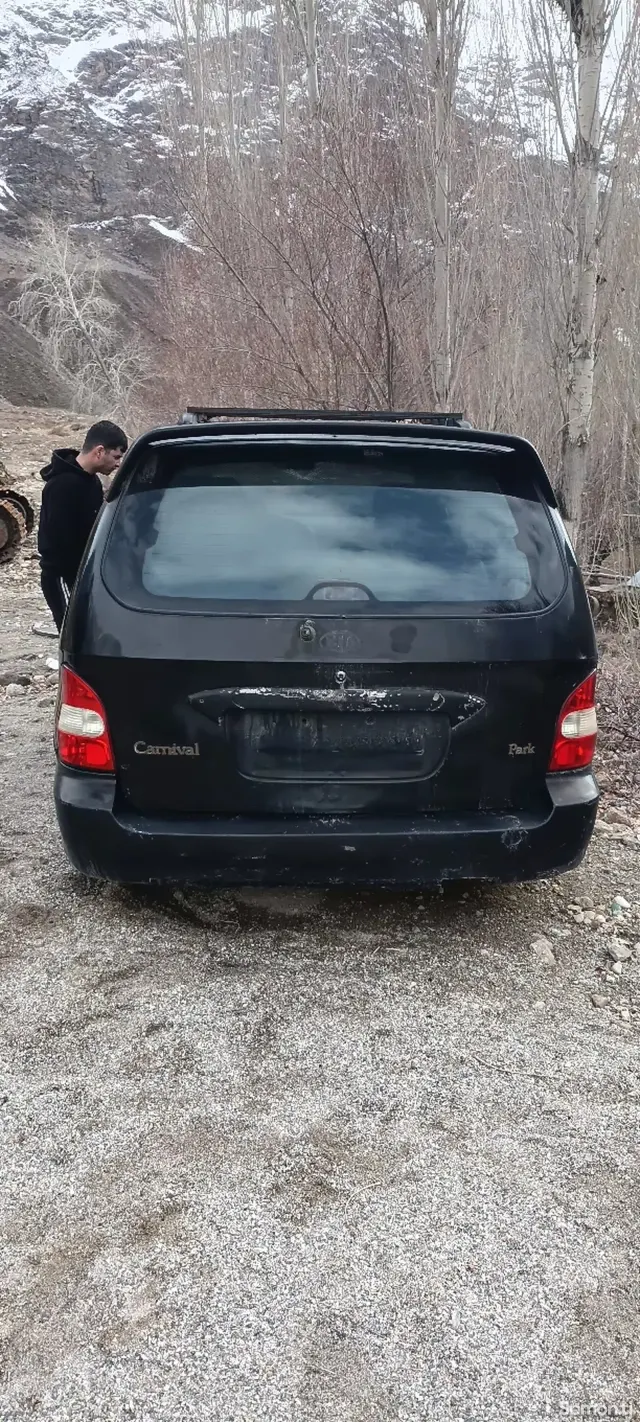Kia Carnival 2004 · 2.9 MT