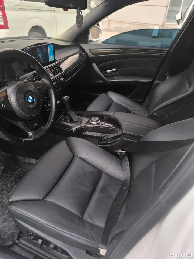 BMW 5 series 2004 · 4.4 AT