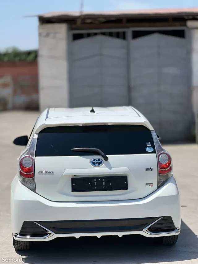 Toyota Aqua 2014 · 1.5 AT