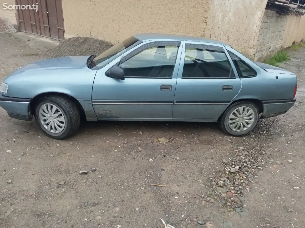 Opel Vectra A 1990 · 1.6 MT