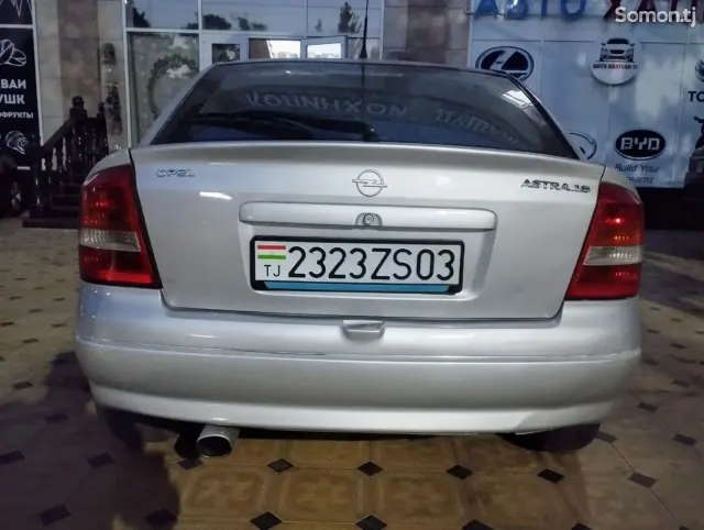 Opel Astra G 1998 · 1.6 MT