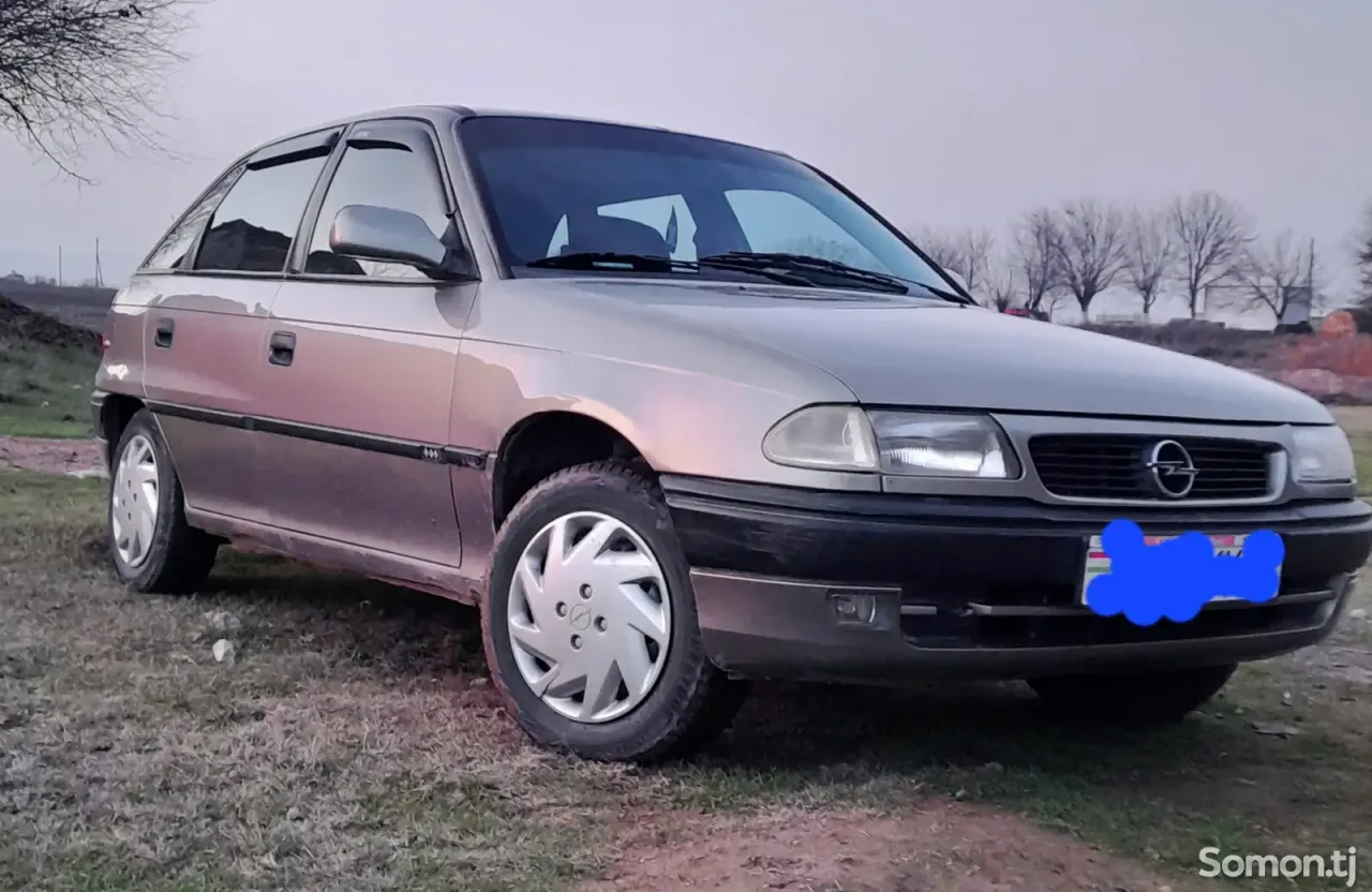 Opel Astra F 1996 · 1.6 MT