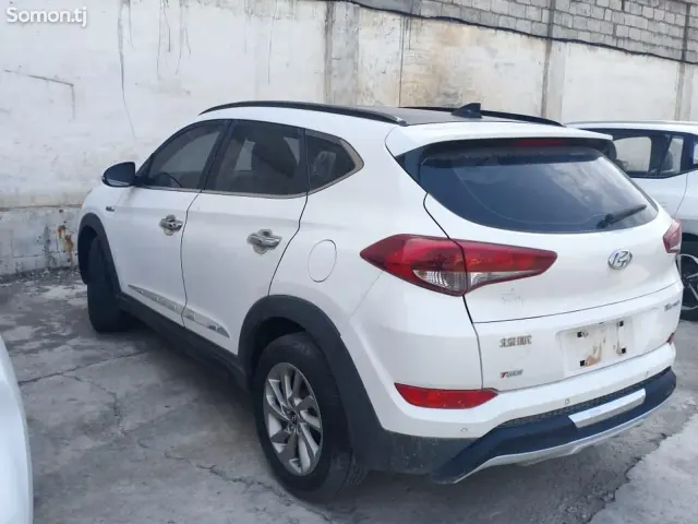 Hyundai Tucson 2016 · 1.6 AT