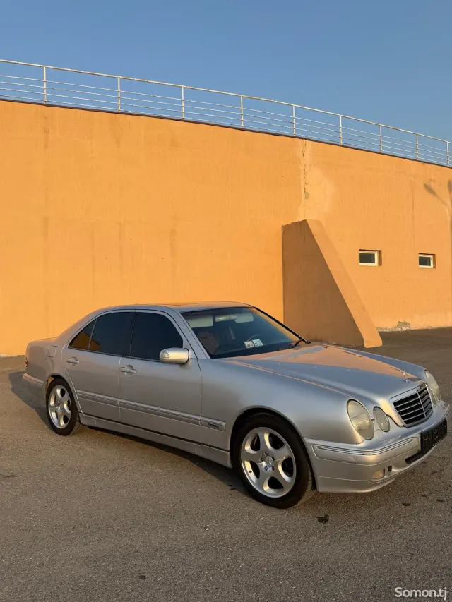 Mercedes-Benz E class 2000 · 3.2 AT