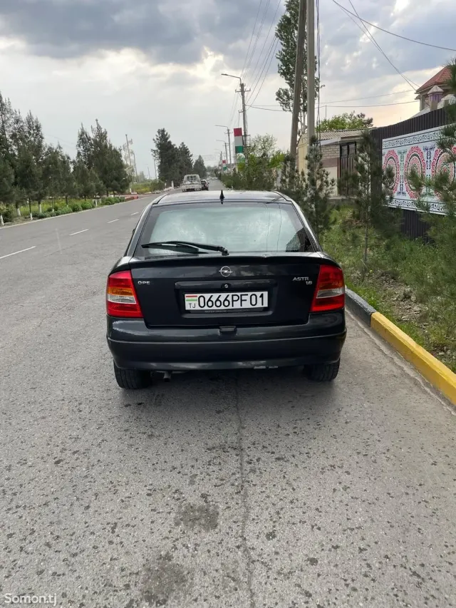 Opel Astra G 1998 · 1.6 MT