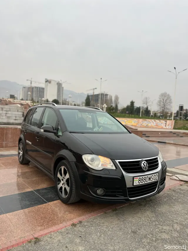 Volkswagen Touran 2008 · 1.9 AT