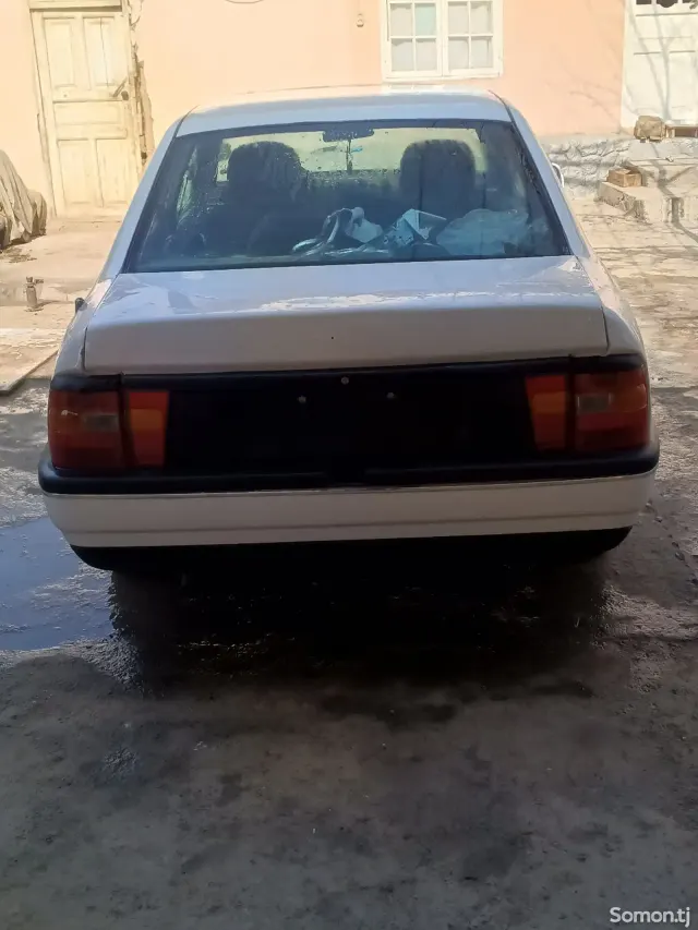 Opel Vectra A 1992 · 1.6 MT