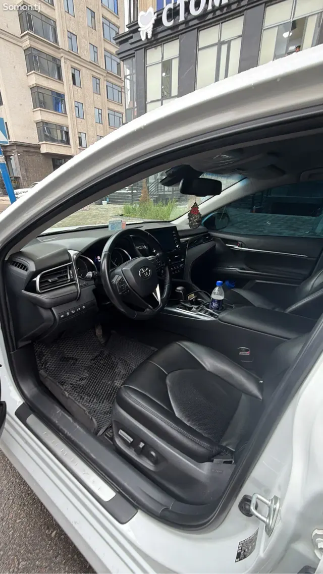 Toyota Camry 2018 · 2.5 AT