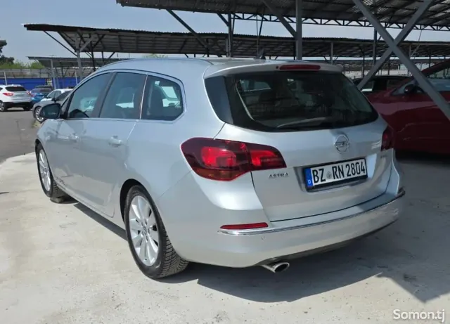 Opel Astra J 2014 · 1.6 MT