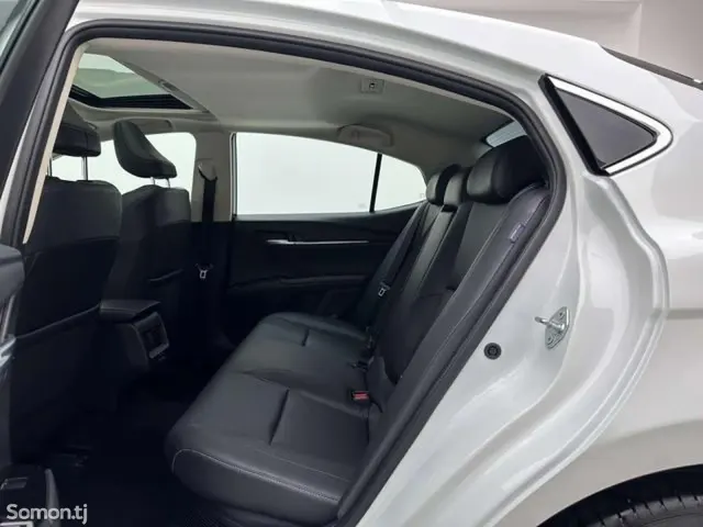 Toyota Camry 2024 · 2.0 AT