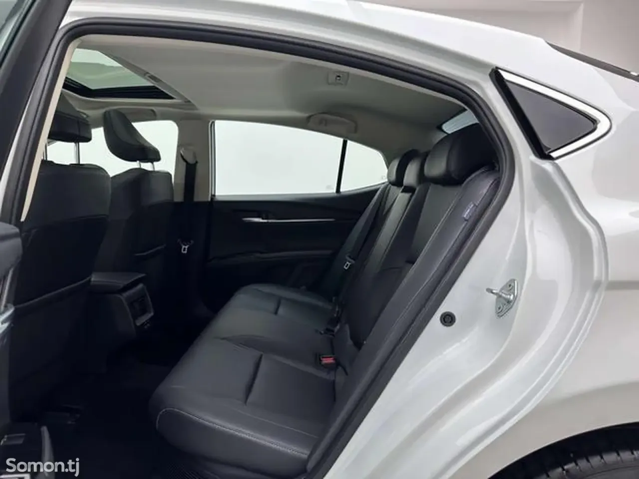 Toyota Camry 2024 · 2.0 AT