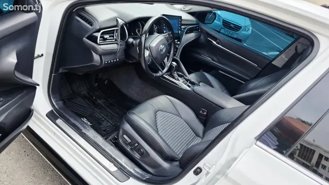 Toyota Camry 2020 · 2.5 CVT