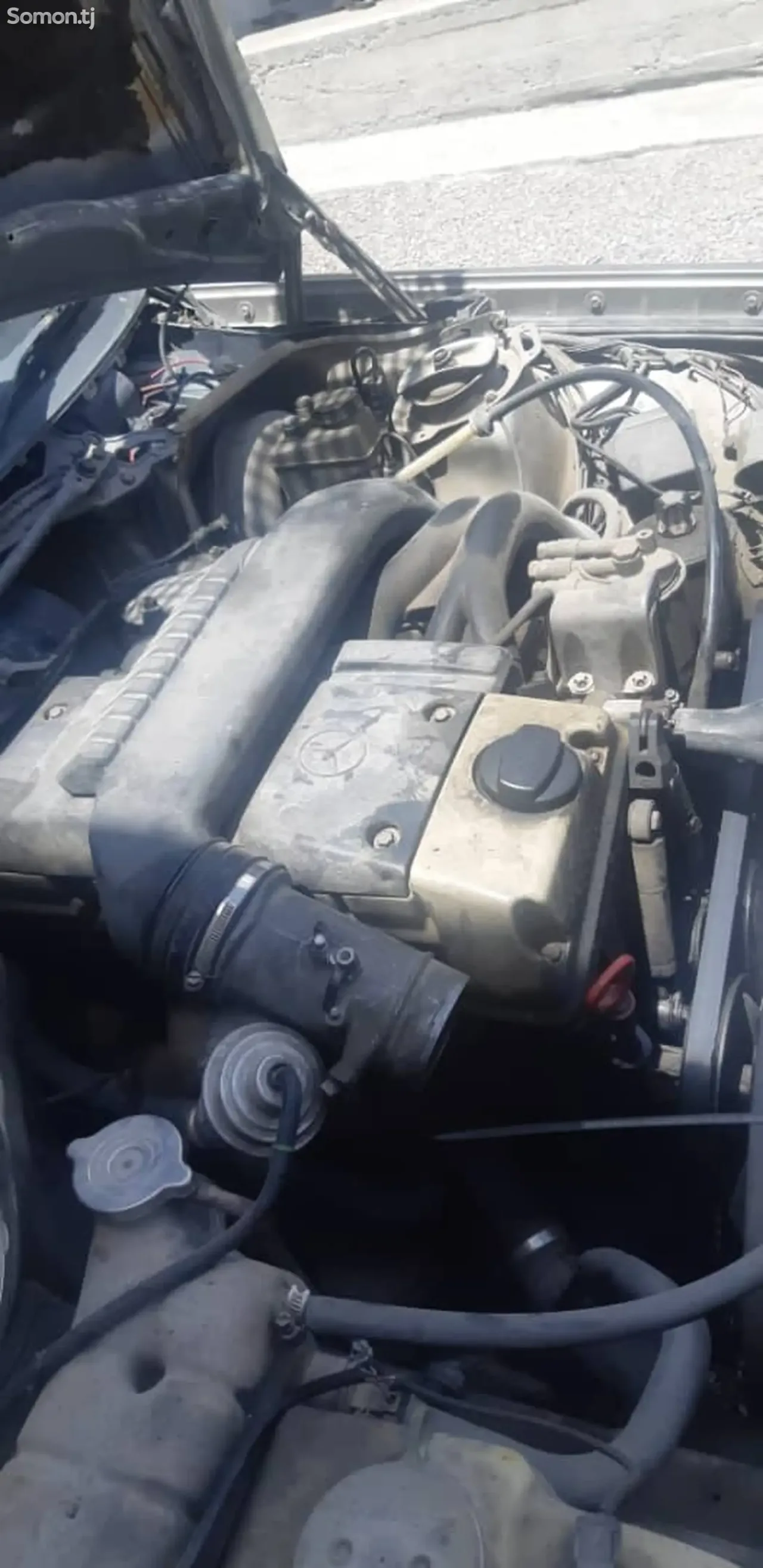 Mercedes-Benz W201 1986 · 2.0 MT