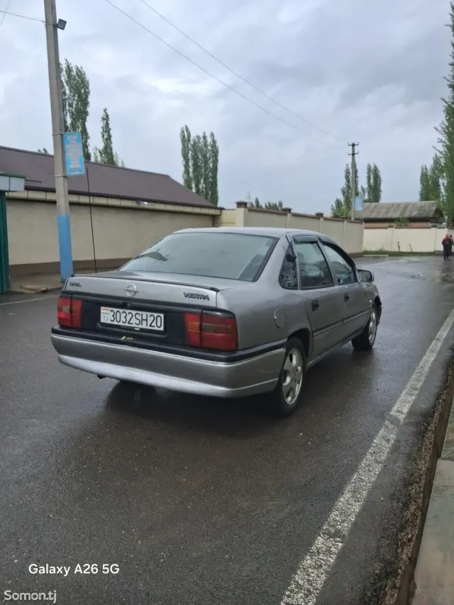 Opel Vectra A 1995 · 1.6 MT