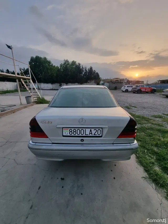 Mercedes-Benz C class 1998 · 2.4 MT
