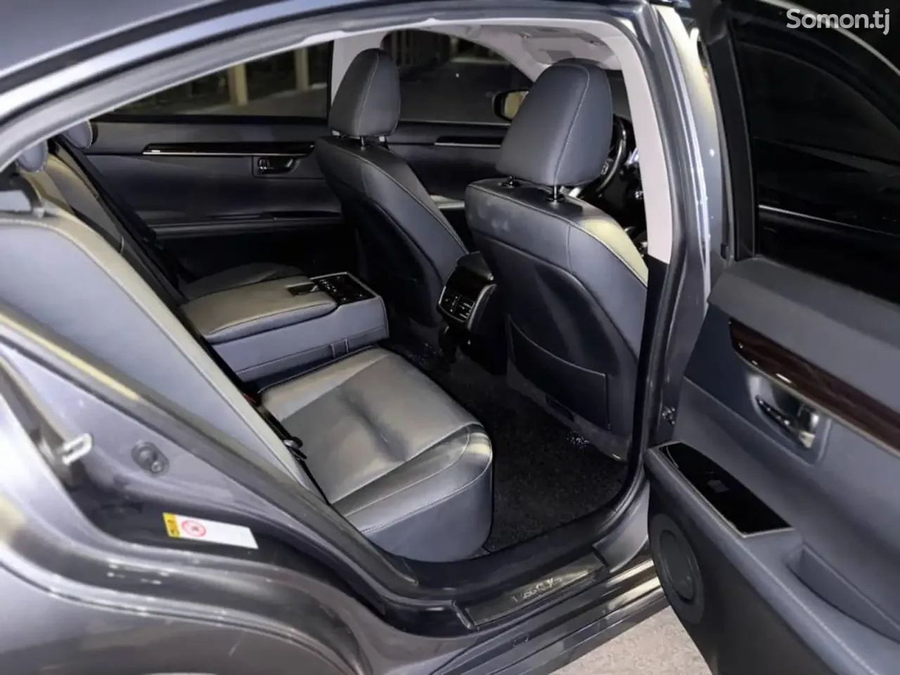 Lexus ES series 2016 · 3.0 AT