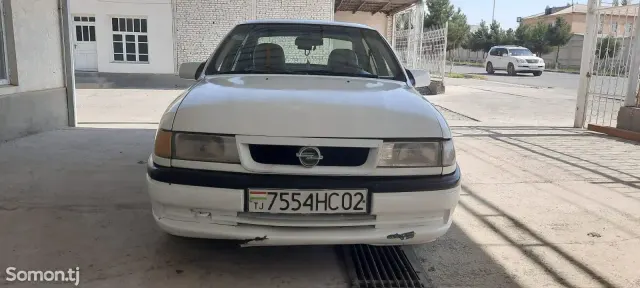 Opel Vectra A 1995 · 1.6 MT