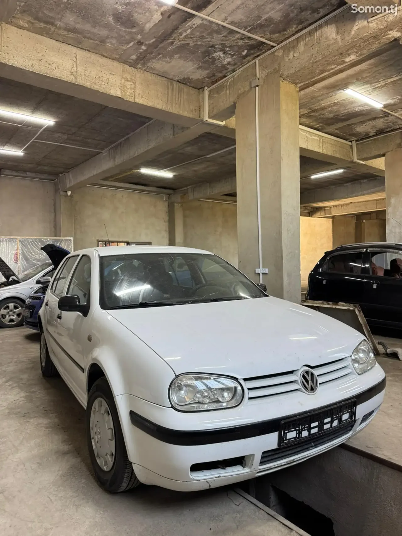 Volkswagen Golf 1998 · 1.4 MT