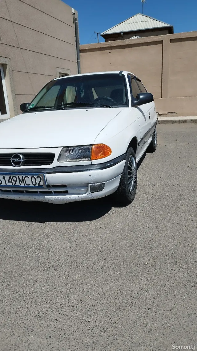 Opel Astra G 1996 · 1.6 MT