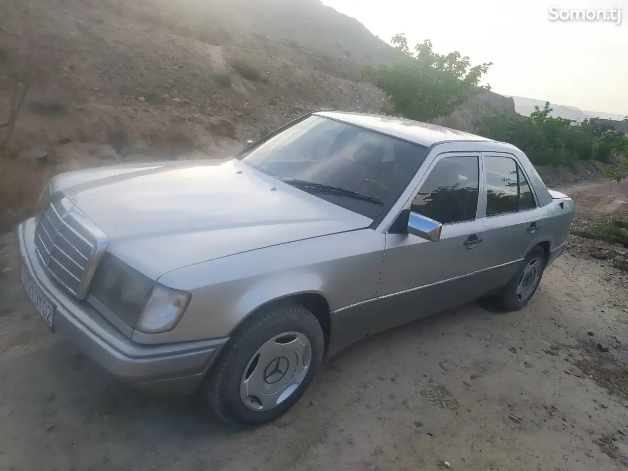 Mercedes-Benz W124 1985 · 2.0 MT