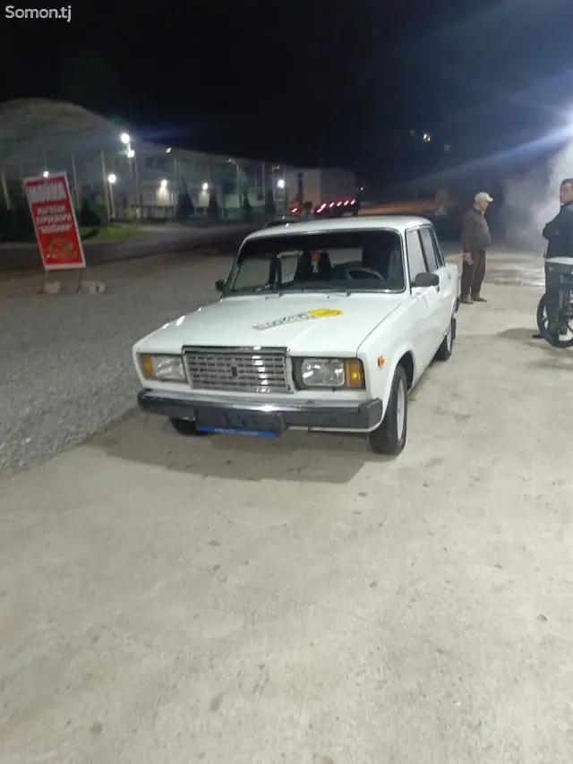 Lada (ВАЗ) 2107 2000 · 1.6 MT