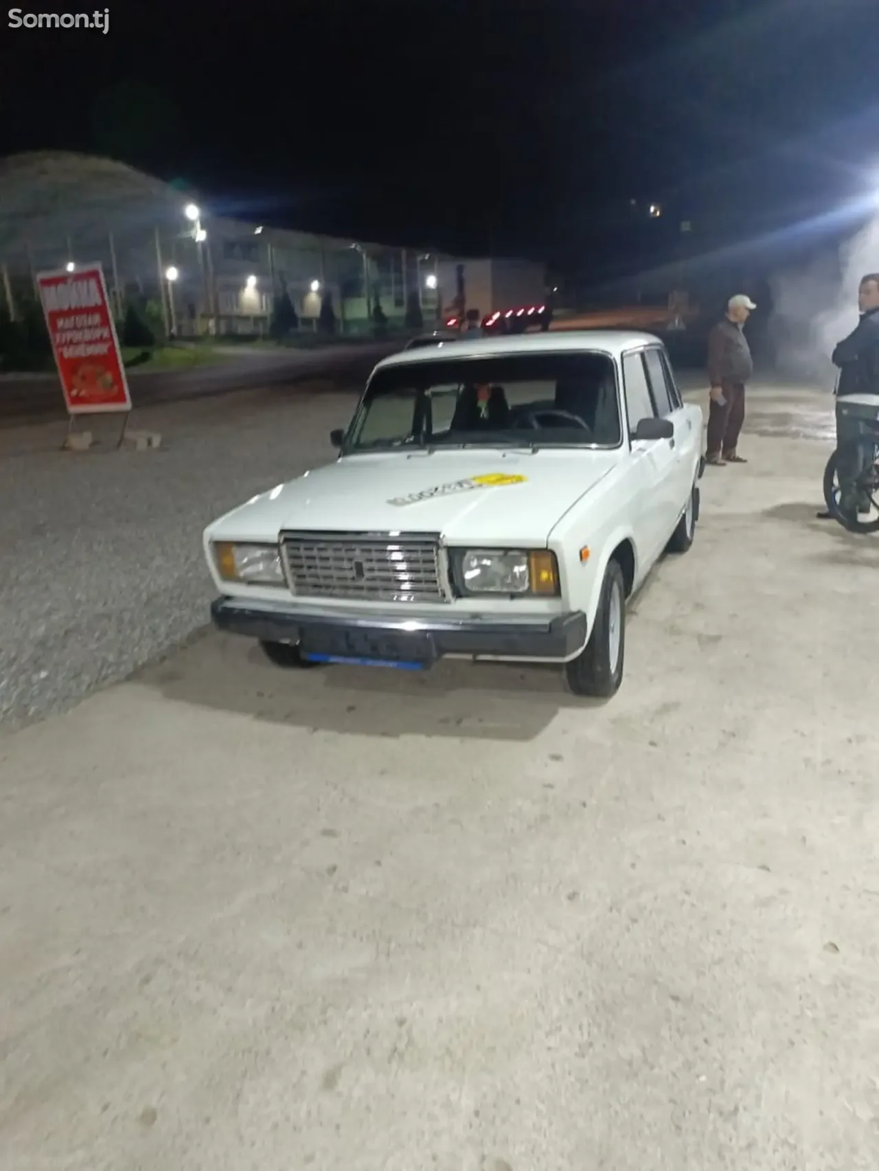 Lada (ВАЗ) 2107 2000 · 1.6 MT