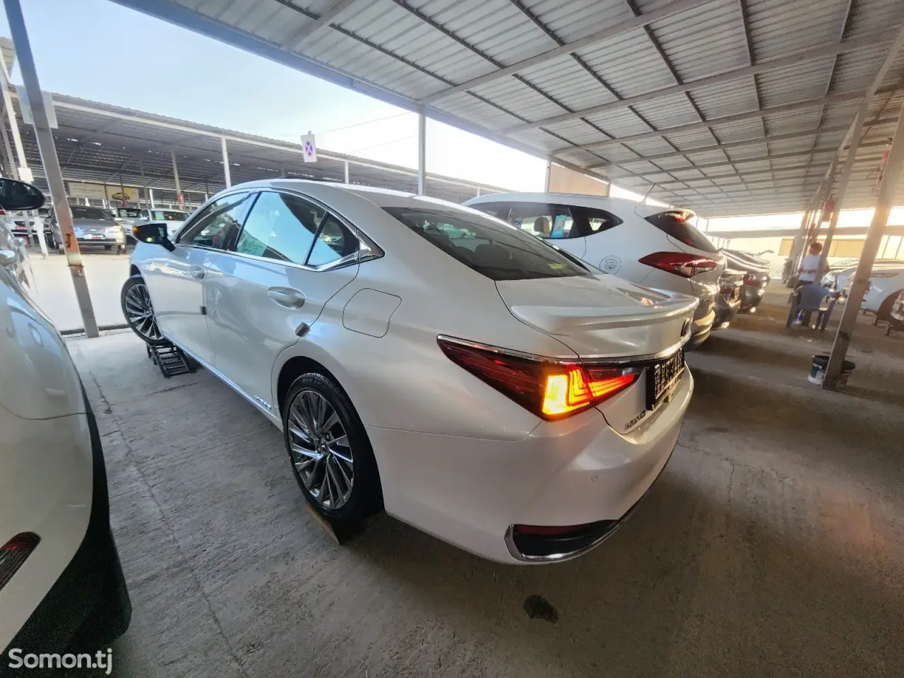 Lexus ES series 2019 · 3.0 AT