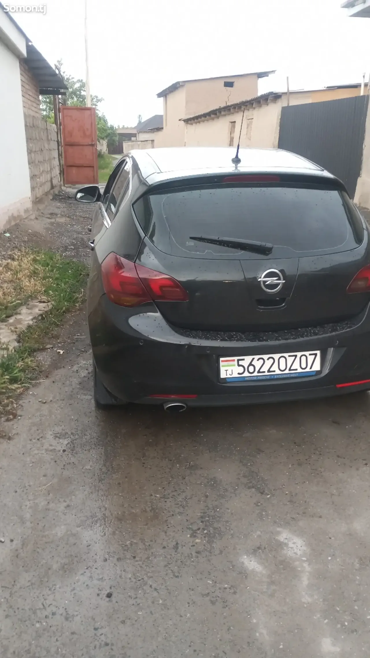 Opel Astra J 2010 · 1.6 AT