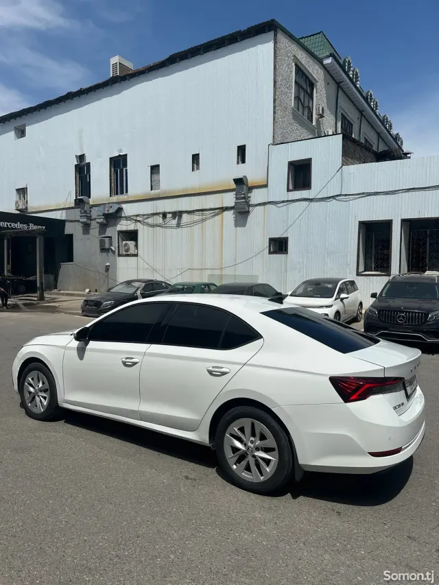 Skoda Octavia 2021 · 1.4 AT