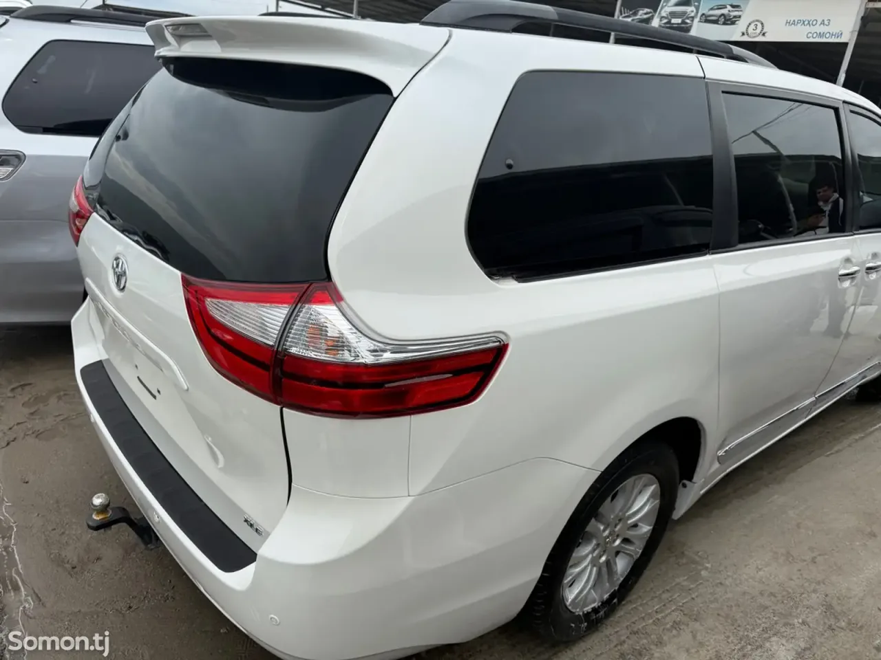 Toyota Sienna 2015 · 3.5 AT