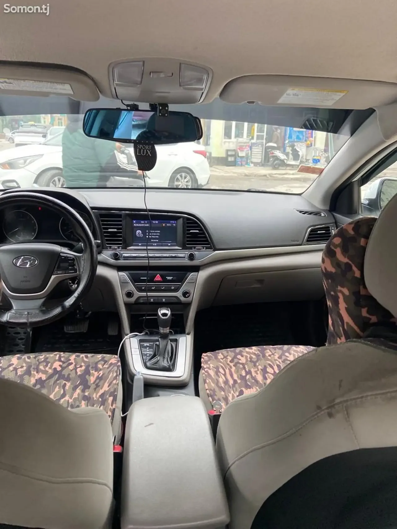 Hyundai Elantra 2017 · 2.0 AT