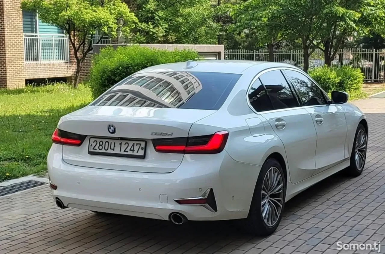 BMW 3 series 2019 · 2.0 AT