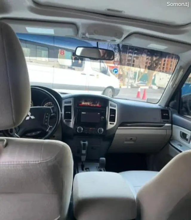Mitsubishi Pajero 2016 · 3.2 AT