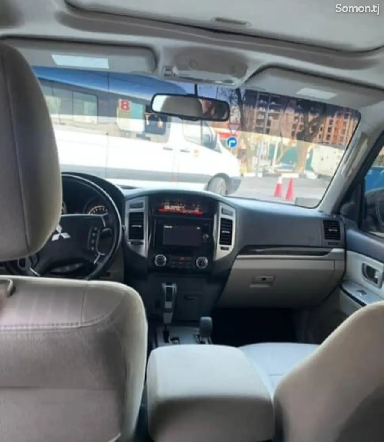 Mitsubishi Pajero 2016 · 3.2 AT