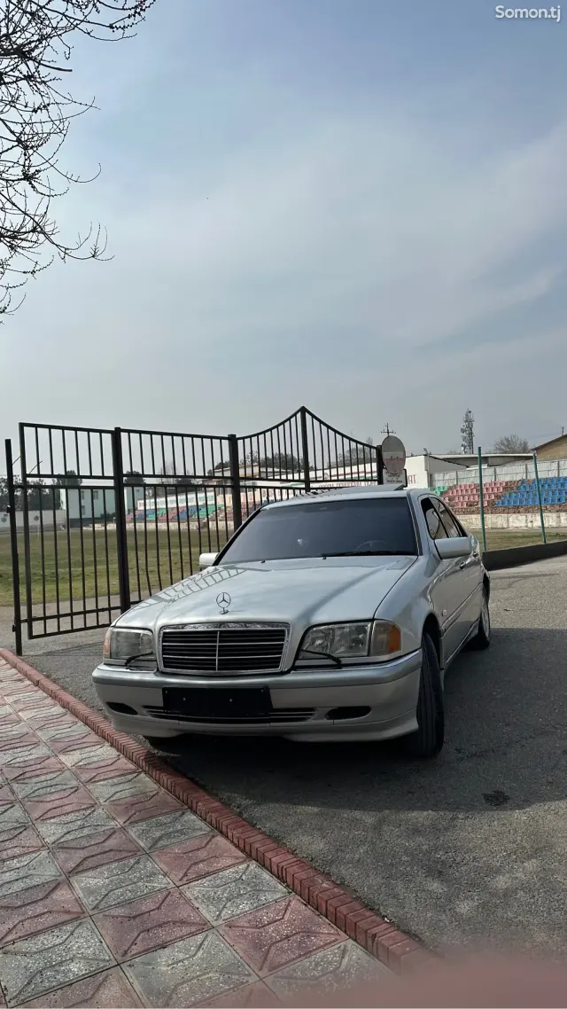 Mercedes-Benz C class 1999 · 2.4 AT