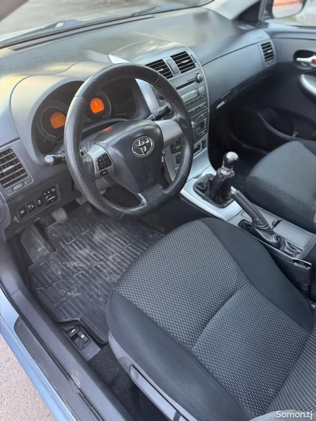 Toyota Corolla 2011 · 1.6 MT