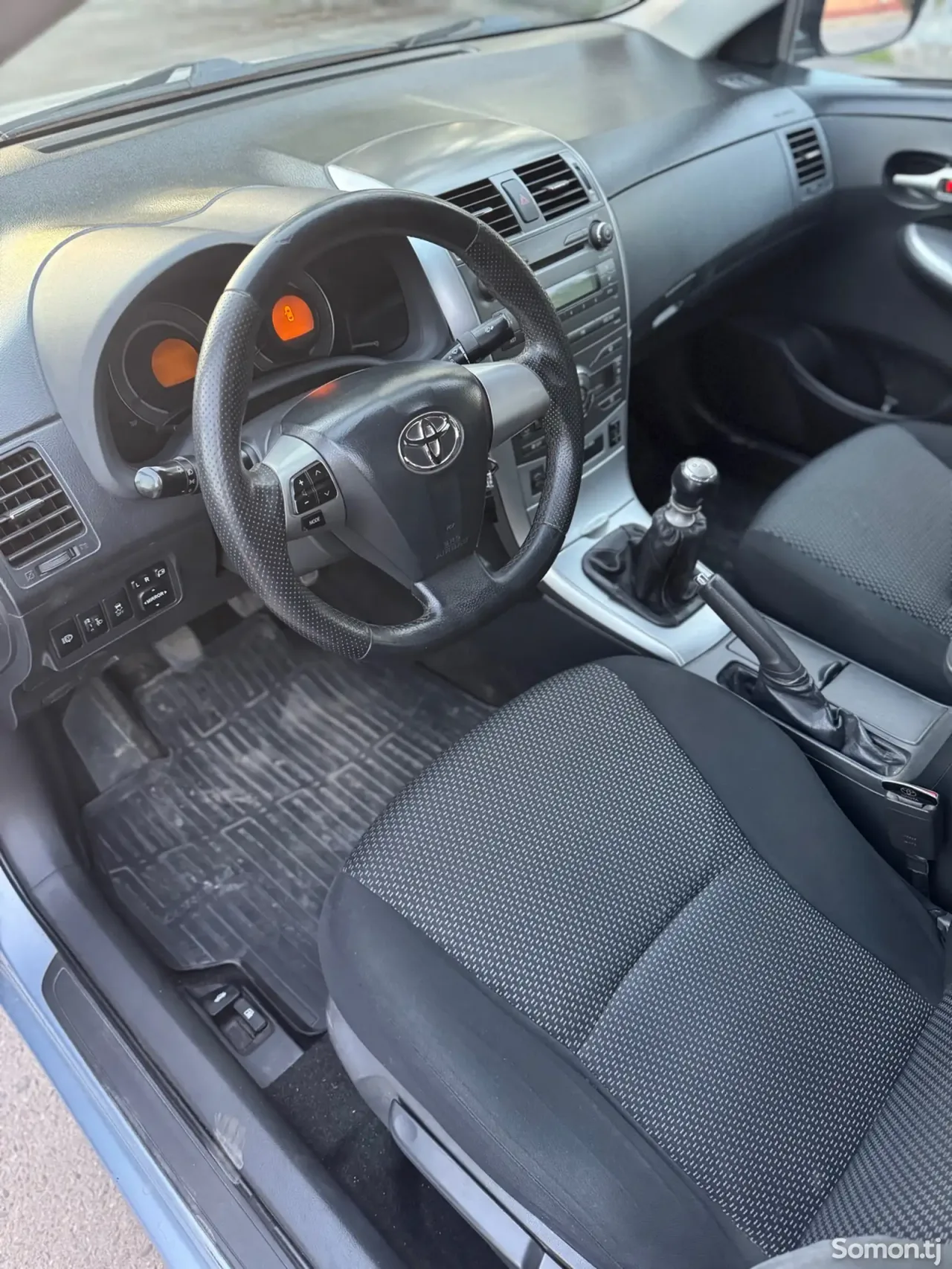 Toyota Corolla 2011 · 1.6 MT