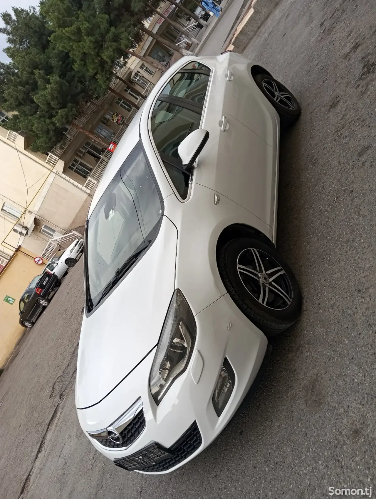 Opel Astra J 2011 · AT
